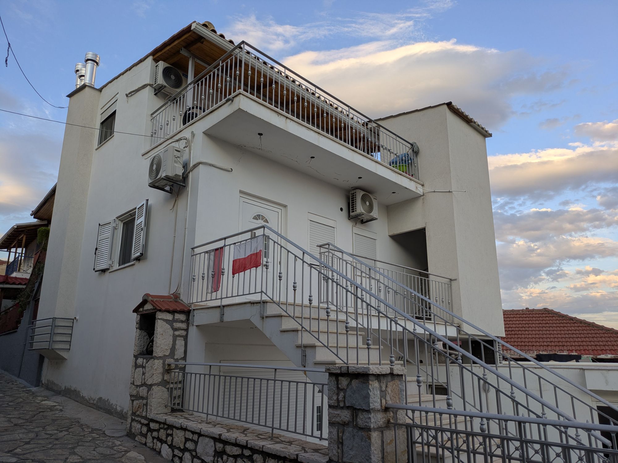 PXL 20250826 165243856